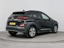 Hyundai Kona Electric EV PREMIUM 64 kWh | 3 FASE | WARMTEPOMP | LEDER | CLIMA | CRUISE ADAPTIEF | CAMERA | NAVI | STOEL- & STUURVERWARMING | 17'' LM VELGEN | PDC VOOR & ACHTER |