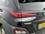 Hyundai Kona Electric EV PREMIUM 64 kWh | 3 FASE | WARMTEPOMP | LEDER | CLIMA | CRUISE ADAPTIEF | CAMERA | NAVI | STOEL- & STUURVERWARMING | 17'' LM VELGEN | PDC VOOR & ACHTER |