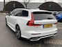 Volvo V60 2.0 T8 Twin Engine AWD R-Design FULL OPTIONS| BOWERS & WILKINS | PANO| ELEK. TREKHAAK| STOELVERWARMING+ VENTILATIE | ACHTERBANK VERWARMD| MEMORY STOELEN| NAPPALEDER| HEAD-UP| DODE HOEK|
