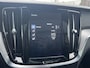 Volvo V60 2.0 T8 Twin Engine AWD R-Design FULL OPTIONS| BOWERS & WILKINS | PANO| ELEK. TREKHAAK| STOELVERWARMING+ VENTILATIE | ACHTERBANK VERWARMD| MEMORY STOELEN| NAPPALEDER| HEAD-UP| DODE HOEK|