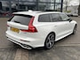 Volvo V60 2.0 T8 Twin Engine AWD R-Design FULL OPTIONS| BOWERS & WILKINS | PANO| ELEK. TREKHAAK| STOELVERWARMING+ VENTILATIE | ACHTERBANK VERWARMD| MEMORY STOELEN| NAPPALEDER| HEAD-UP| DODE HOEK|