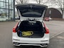 Volvo V60 2.0 T8 Twin Engine AWD R-Design FULL OPTIONS| BOWERS & WILKINS | PANO| ELEK. TREKHAAK| STOELVERWARMING+ VENTILATIE | ACHTERBANK VERWARMD| MEMORY STOELEN| NAPPALEDER| HEAD-UP| DODE HOEK|