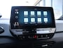 Volkswagen ID.3 First Plus 58 kWh 204 pk | Trekhaak | SOH 90% | Camera | Stuur- en Stoelverwarming | LED Matrix | Navigatie
