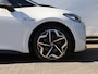 Volkswagen ID.3 First Plus 58 kWh 204 pk | Trekhaak | SOH 90% | Camera | Stuur- en Stoelverwarming | LED Matrix | Navigatie