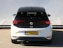 Volkswagen ID.3 First Plus 58 kWh 204 pk | Trekhaak | SOH 90% | Camera | Stuur- en Stoelverwarming | LED Matrix | Navigatie