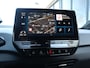 Volkswagen ID.3 First Plus 58 kWh 204 pk | Trekhaak | SOH 90% | Camera | Stuur- en Stoelverwarming | LED Matrix | Navigatie