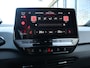 Volkswagen ID.3 First Plus 58 kWh 204 pk | Trekhaak | SOH 90% | Camera | Stuur- en Stoelverwarming | LED Matrix | Navigatie