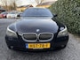 BMW 5-Serie Touring 525xi High Executive Automaat | Panoramadak | Navi Pro | Night Vision | Autom. Airco | Cruise Control | Elekt. Stoelen met Memory | Sport Stoelen | Trekhaak | PDC | Standkachel | Shadow Line | APK tot 20-06-2026!