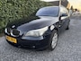 BMW 5-Serie Touring 525xi High Executive Automaat | Panoramadak | Navi Pro | Night Vision | Autom. Airco | Cruise Control | Elekt. Stoelen met Memory | Sport Stoelen | Trekhaak | PDC | Standkachel | Shadow Line | APK tot 20-06-2026!