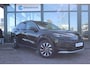 Volkswagen T-Roc Life First Edition | Trekhaak | 'App-Connect' draadloze smartphone integratie | Automatische afstandsregeling (Adaptive Cruise Control) | Buitenspiegels elektrisch instel-, verwarm- en inklapbaar