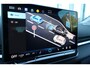 Volkswagen T-Roc Life First Edition | Trekhaak | 'App-Connect' draadloze smartphone integratie | Automatische afstandsregeling (Adaptive Cruise Control) | Buitenspiegels elektrisch instel-, verwarm- en inklapbaar