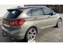 BMW 2-Serie Active Tourer BWJ 2015 | 220i 192PK Sport AUTOMAAT | PANO DAK | TREKHAAK | LEER | SPORTSTOELEN |  18'' LMV | NAVI | CLIMA |