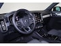 Volvo XC40 T4 Recharge Plus Dark - IntelliSafe Assist - Harman/Kardon audio - Parkeercamera achter - Verwarmde voorstoelen & stuur - Parkeersensoren voor & achter - Elektr. bedienb. voorstoelen met geheugen links - Draadloze tel. lader - Extra getint glas - 19' LMV