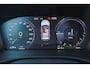 Volvo XC40 T4 Recharge Plus Dark - IntelliSafe Assist - Harman/Kardon audio - Parkeercamera achter - Verwarmde voorstoelen & stuur - Parkeersensoren voor & achter - Elektr. bedienb. voorstoelen met geheugen links - Draadloze tel. lader - Extra getint glas - 19' LMV