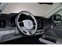 Volvo XC90 T8 Recharge AWD Ultra Bright - Luchtvering - Panorama/schuifdak - IntelliSafe Assist & Surround - 360º Camera - Bowers & Wilkins audio - Adaptieve LED koplampen - Verwarmde voorstoelen, stuur & achterbank - Parkeersensoren voor & achter - Elektr. bedienb. voorstoelen met geheugen - Geventileerde voorstoelen - Head up display - Draadloze tel. lader - Extra getint glas - Elektr. inklapbare trekhaak - 21' LMV