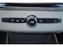 Volvo XC90 T8 Recharge AWD Ultra Bright - Luchtvering - Panorama/schuifdak - IntelliSafe Assist & Surround - 360º Camera - Bowers & Wilkins audio - Adaptieve LED koplampen - Verwarmde voorstoelen, stuur & achterbank - Parkeersensoren voor & achter - Elektr. bedienb. voorstoelen met geheugen - Geventileerde voorstoelen - Head up display - Draadloze tel. lader - Extra getint glas - Elektr. inklapbare trekhaak - 21' LMV