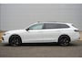 Volkswagen Passat Variant 1.5 eHybrid 272pk R-Line Edition | SoH 99% | Head-up | Panoramadak | Trekhaak