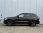 Volvo XC60 2.0 T6 Plug-in hybrid AWD Plus Black Edition | Luchtvering | Head-Up Display | 360º Camera | Schuif/Kantel-Panoramadak | Google Infotainment | 21 inch Lichtmetalen velgen|