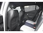 Peugeot e-2008 EV GT Pack 50 kWh 3 Fase 88% SOH | Alcantara | Stoelverwarming | Sfeerverlichting | 18"LMV | Climate Control | Navigatie | !!