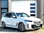 BMW X5 xDrive50e High Executive M Sport / Achteras besturing / Head-UP / Panodak / Luchtvering / Soft Close / Harman-Kardon / Trekhaak / Park Assist Prof / Individual Leder Merino / Zwarte Hemel / 1e Eigenaar!