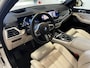 BMW X5 xDrive50e High Executive M Sport / Achteras besturing / Head-UP / Panodak / Luchtvering / Soft Close / Harman-Kardon / Trekhaak / Park Assist Prof / Individual Leder Merino / Zwarte Hemel / 1e Eigenaar!