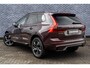 Volvo XC60 T8 Plug-in Hybrid AWD Plus Dark | Google | Long Range | 360 Camera | Stuurverwarming | Adaptieve Cruise Control | Harman Kardon Audio | Elek. Stoelen | Zitverlenging | Keyless Entry | DAB | Dodehoekdetectie | Stoelverwarming Voor + Achter | Getint Glas | Elektrische Achterklep | Apple Carplay | Android Auto | 19" LM