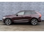 Volvo XC60 T8 Plug-in Hybrid AWD Plus Dark | Google | Long Range | 360 Camera | Stuurverwarming | Adaptieve Cruise Control | Harman Kardon Audio | Elek. Stoelen | Zitverlenging | Keyless Entry | DAB | Dodehoekdetectie | Stoelverwarming Voor + Achter | Getint Glas | Elektrische Achterklep | Apple Carplay | Android Auto | 19" LM