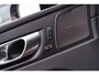 Volvo XC60 T8 Plug-in Hybrid AWD Plus Dark | Google | Long Range | 360 Camera | Stuurverwarming | Adaptieve Cruise Control | Harman Kardon Audio | Elek. Stoelen | Zitverlenging | Keyless Entry | DAB | Dodehoekdetectie | Stoelverwarming Voor + Achter | Getint Glas | Elektrische Achterklep | Apple Carplay | Android Auto | 19" LM