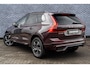 Volvo XC60 T8 Plug-in Hybrid AWD Plus Dark | Google | Long Range | 360 Camera | Stuurverwarming | Adaptieve Cruise Control | Harman Kardon Audio | Elek. Stoelen | Zitverlenging | Keyless Entry | DAB | Dodehoekdetectie | Stoelverwarming Voor + Achter | Getint Glas | Elektrische Achterklep | Apple Carplay | Android Auto | 19" LM