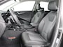 Kia Niro Hybrid 1.6 GDi DynamicLine | Trekhaak | Adaptive cruise | Camera | Carplay | Half leder | Navigatie | Sfeerverlichting | File Assistent | Parkeerhulp | Keyless | Climate control