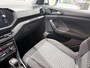 Volkswagen T-Cross 1.0 TSI Comfortline 116 PK | Automaat | R-Line Exterieur | Apple Carplay | Dodehoeksensoren | Stoelverwarming | Parkeersensoren | Adaptive Cruise Control | Digital Cockpit Pro | Navigatie | Rijstrookhulp | DAB Radio | Lichtmetalen Velgen | Getinte Ruiten | Bluetooth | Airco | Verlichting Automatisch |