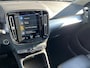 Volvo XC40 2.0 B4 Business Pro - Adaptive Cruisecontrole - Stoelverwarming - Stuurverwarming - Trekhaak wegklapbaar - 19''Lichtmetaal