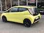 Toyota Aygo 1.0 VVT-i x-cite | Nieuwe koppeling, Lichtmetalen velgen, Parkeercamera, Bluetooth, Stuurbediening, Privacy Glass, Zwart dak, Airco