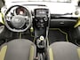Toyota Aygo 1.0 VVT-i x-cite | Nieuwe koppeling, Lichtmetalen velgen, Parkeercamera, Bluetooth, Stuurbediening, Privacy Glass, Zwart dak, Airco