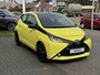 Toyota Aygo 1.0 VVT-i x-cite | Nieuwe koppeling, Lichtmetalen velgen, Parkeercamera, Bluetooth, Stuurbediening, Privacy Glass, Zwart dak, Airco