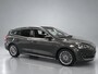 Ford Focus Wagon 1.0 EcoBoost Vignale 125pk, Full options!!, Navigatie, Achteruitrijcamera, Clima controle, Cruise controle, Trekhaak wegklapbaar, Led/Xenon verlichting, Pdc V/A, Parkeer assistent, Lederen bekleding, Stoel verwarming, Bovag afleverpakket 695,-