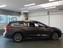 Ford Focus Wagon 1.0 EcoBoost Vignale 125pk, Full options!!, Navigatie, Achteruitrijcamera, Clima controle, Cruise controle, Trekhaak wegklapbaar,  Led/Xenon verlichting, Pdc V/A, Parkeer assistent, Lederen bekleding, Stoel verwarming,  Bovag afleverpakket 695,-