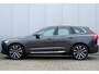 Volvo XC60 2.0 T6 Plug-in hybrid AWD Plus Bright Luchtvering | Verwarmde voorstoelen & Stuurwiel | Adaptieve Cruise Control | BLIS Doedehoekdetectie | Trekhaak semi elektrisch inklapbaar