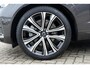 Volvo XC60 2.0 T6 Plug-in hybrid AWD Plus Bright Luchtvering | Verwarmde voorstoelen & Stuurwiel | Adaptieve Cruise Control | BLIS Doedehoekdetectie | Trekhaak semi elektrisch inklapbaar