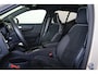 Volvo EX40 Extended Range Ultra 82 kWh - Panorama/schuifdak - IntelliSafe Assist & Surround - 360º Camera - Harman/Kardon audio - Verwarmde voorstoelen & stuur - Parkeersensoren voor & achter - Elektr. bedienb. voorstoelen met geheugen links - Draadloze tel. lader - Warmtepomp - Extra getint glas - 19' LMV
