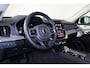Volvo XC90 T8 Recharge AWD Ultra Dark - Luchtvering - Panorama/schuifdak - IntelliSafe Assist & Surround - 360º Camera - Bowers & Wilkins audio - Adaptieve LED koplampen - Verwarmde voorstoelen, stuur & achterbank - Parkeersensoren voor & achter - Elektr. bedienb. voorstoelen met geheugen - Geventileerde voorstoelen - Head up display - Draadloze tel. lader - Extra getint glas - Elektr. inklapbare trekhaak - 21' LMV