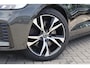 Volvo V60 2.0 T6 Recharge AWD R-Design | Plug-in Hybrid (PHEV) | Long Range SOH 97% | Trekhaak | Bowers Wilkins audio | Panoramadak | 360 Graden Camera | Adaptive cruise control | Stoel- en stuurverwarming | Elektrische stoelverstelling | Gelamineerde zijruiten | LED koplampen Adaptief | Lederen dashboard | Navigatie | Apple Carplay / Android Auto |