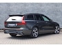 Volvo V60 2.0 T6 Recharge AWD R-Design | Plug-in Hybrid (PHEV) | Long Range SOH 97% | Trekhaak | Bowers Wilkins audio | Panoramadak | 360 Graden Camera | Adaptive cruise control | Stoel- en stuurverwarming | Elektrische stoelverstelling | Gelamineerde zijruiten | LED koplampen Adaptief | Lederen dashboard | Navigatie | Apple Carplay / Android Auto |