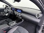 Mercedes-Benz A-klasse 250 e AMG Line | Panorama - Schuifdak | Trekhaak Wegklapbaar | Verwarmd Stuurwiel | Smartphone Integratie | Dodehoekl Assistent | Night Pakket | Klasse 3 Alarm