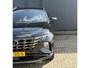 Hyundai Tucson 1.6 T-GDI HEV 230pk Comfort Smart automaat / Fabrieksgarantie tot 07-2029 / 1650kg Trekgewicht / Dealer onderhouden / 1e eigenaar / Navigatie / Adaptieve CC / Stuur- en stoelverwarming / 19” LM + All Season banden /