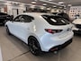 Mazda 3 HB 2.5 e-SkyActiv-G M Hybrid 140 Homura , Demovoordeel € 5.094,-, Automaat, Navi, Adap.Cruise, Clima, Apple Carplay, Camera, PDC, HUD, Stoelverwarming, 18" LMV