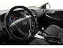 Volvo V40 T4 179pk Momentum [ Camera Trekhaak Navigatie ]