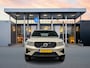 Volvo XC40 B4 Plus Dark | 19" Allseason | Trekhaak | Voorruitverwarming | Elektr. verst. Stoelen | Harman Kardon | Keyless | Adaptieve Cruise | BLIS | Google