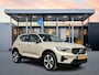 Volvo XC40 B4 Plus Dark | 19" Allseason | Trekhaak | Voorruitverwarming | Elektr. verst. Stoelen | Harman Kardon | Keyless | Adaptieve Cruise | BLIS | Google