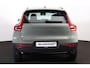 Volvo XC40 B4 Plus Dark - IntelliSafe Assist & Surround - Harman/Kardon audio - Parkeercamera achter - Verwarmde voorstoelen & stuur - Parkeersensoren voor & achter - Elektr. bedienb. voorstoelen met geheugen links - Draadloze tel. lader - Elektr. inklapbare trekhaak - 19' LMV